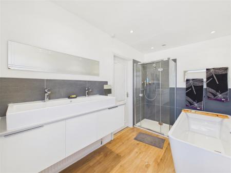 En-Suite Bathroom