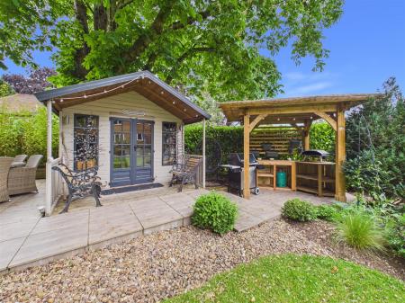 BBQ Area & Summerhouse & Pergola