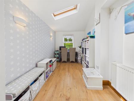 Snug/Day/Play Room/Office