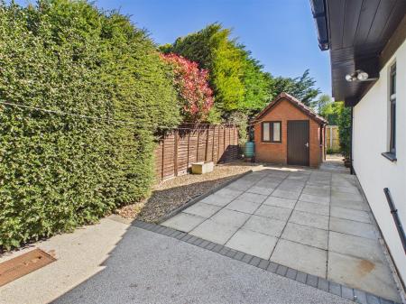 Garaging & Outbuildings