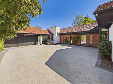 Garaging & Outbuildings