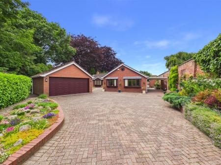 Lodge Close - Main