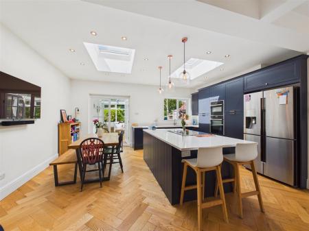 Kitchen/Dining Area