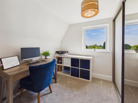 Bedroom 5/Study