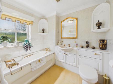 En-Suite Bath/Shower Room