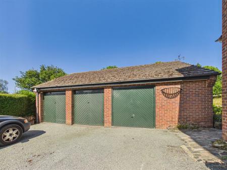 Triple Garage Complex