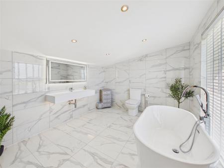 En-Suite Bathroom