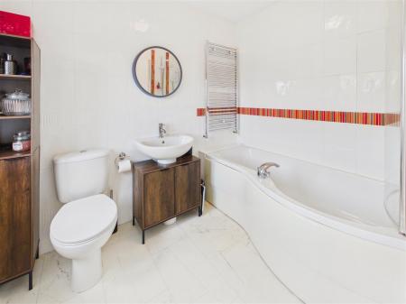 En-Suite Bathroom
