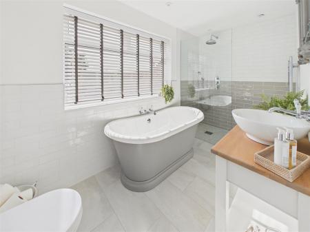 En-suite Bath/Shower Room