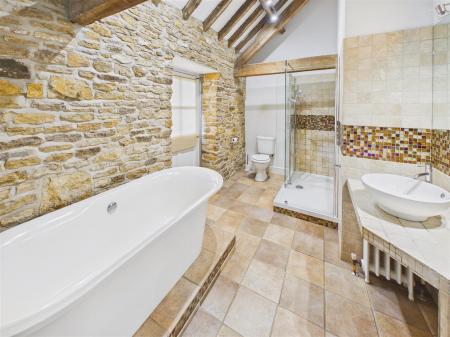 En-suite Bath/Shower Room