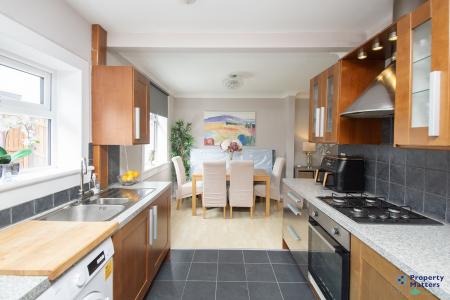 Kitchen/Dining Area