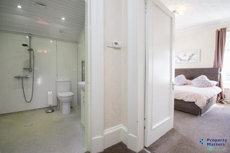 Bedroom/Wet Room