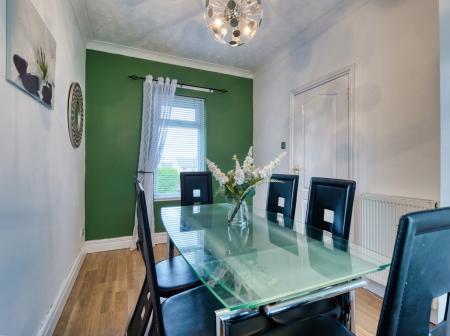 Bedroom/Dining Room