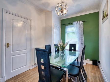 Bedroom/Dining Room