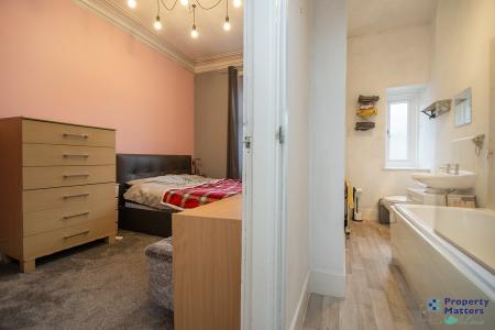 Bedroom/Bathroom