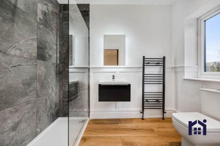 Bedfroom two en suite