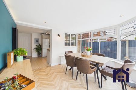 Kitchen & dining room