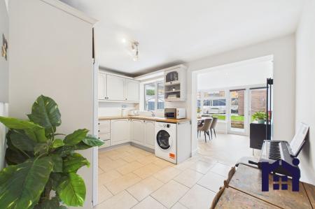 Kitchen & dining room