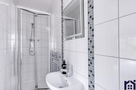 En suite to bedroom two