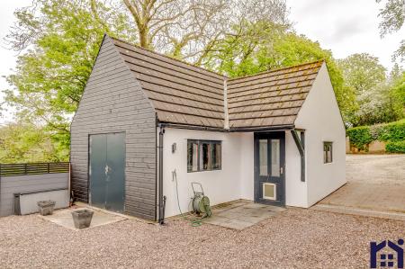Garage/workshop