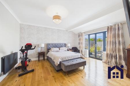 Principal bedroom