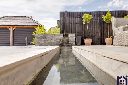 Reflecting pool