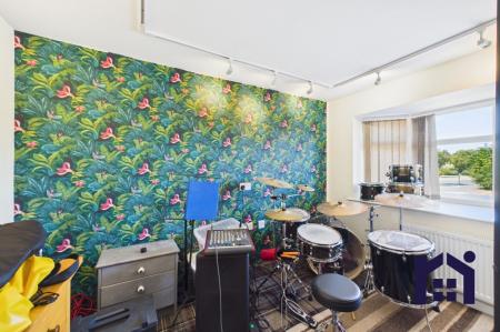 Reception room two/snug