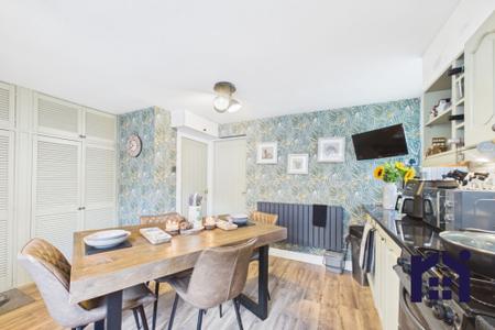 Dining kitchen