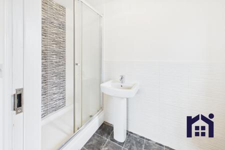 En suite to bedroom two