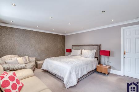 Principal bedroom