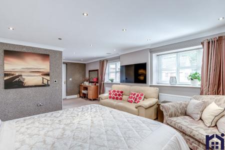Principal bedroom