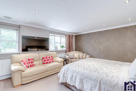 Principal bedroom