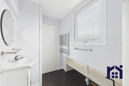 Jack & Jill bathroom