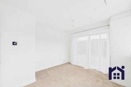 Reception room/bedroom