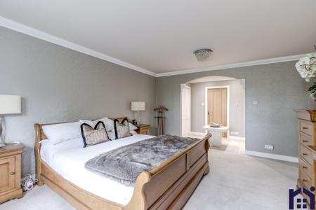 Principal bedroom