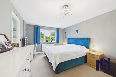 Principal bedroom
