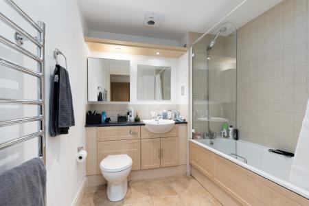 Tounson Court, Montaigne Close F18- bath
