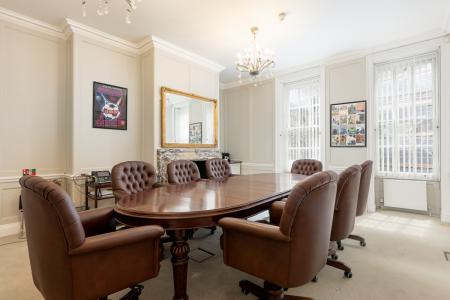 15 Queen Annes Gate - shared meeting room