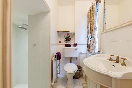 Bathrooms (1)