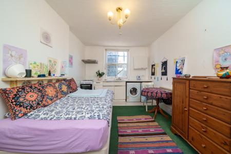 Studio Room (2)