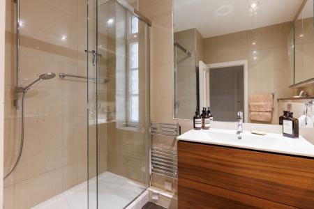 Ashley Gardens 110 Bathroom