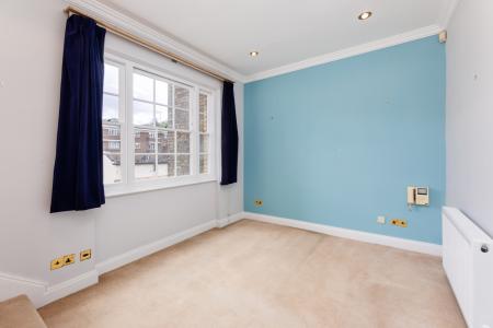 Master Bedroom (2)