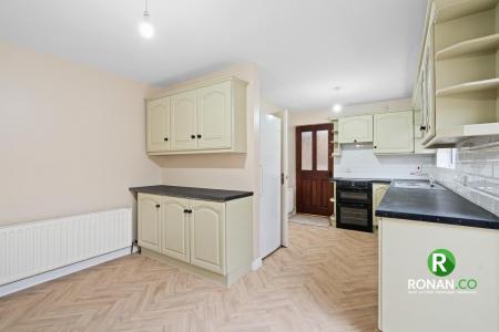 49 Glenside, Strabane, BT82 8PU (13 of 22).jpg