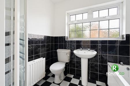 49 Glenside, Strabane, BT82 8PU (17 of 22).jpg