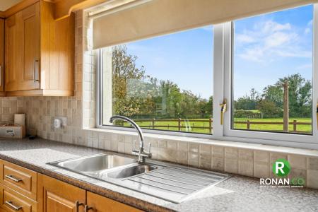 72 Orchard Rd, Strabane BT82 9QT (27 of 40).jpg