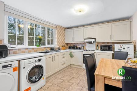 318 Lisnafin Park, Strabane BT82 9DN (11 of 20).jpg