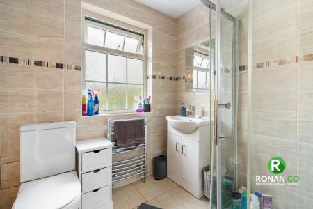 318 Lisnafin Park, Strabane BT82 9DN (15 of 20).jpg