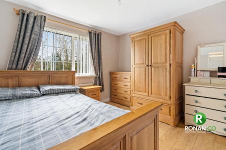 318 Lisnafin Park, Strabane BT82 9DN (17 of 20).jpg