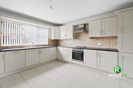 41 Castletown Court, BT82 9FZ (13 of 24).jpg