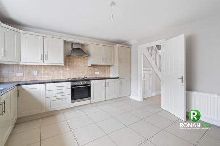 41 Castletown Court, BT82 9FZ (14 of 24).jpg